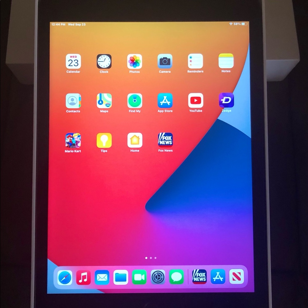 iPad 7th Generation (32GB) w/Magnetic Case